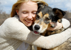 מדריך לאימוץ כלב בניית קשר עם כלב מאומץ
